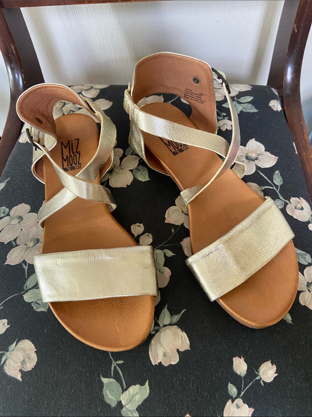 Miz Mooz NYC Gold Leather Ankle-wStrap Sandals 7